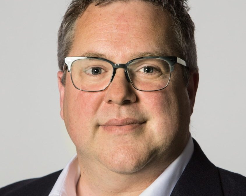 «Что я слушаю для развлечения? Ничего»: интервью с Эриком Нюзумом, автором книги «Пошумим.</p>
<p>Как делать хитовые подкасты»