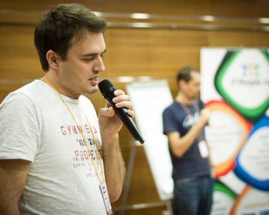 Рабочие места: Евгений Кобзев, вождь сервиса «Кнопка»